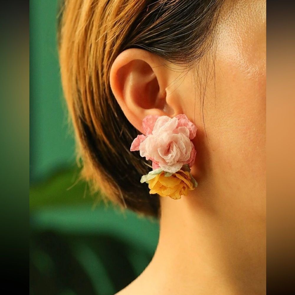 Boho flower hoop earrings M552